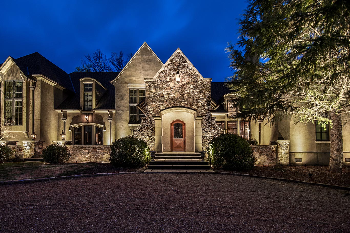 Soffit mounted online outdoor lights