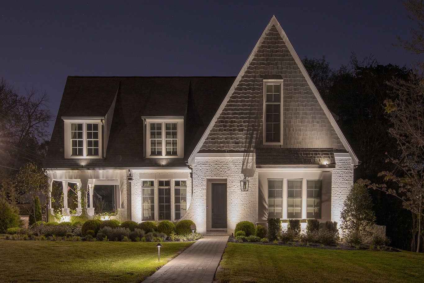 Why Up Lighting Is a Better Alternative to Recessed Soffit Lighting