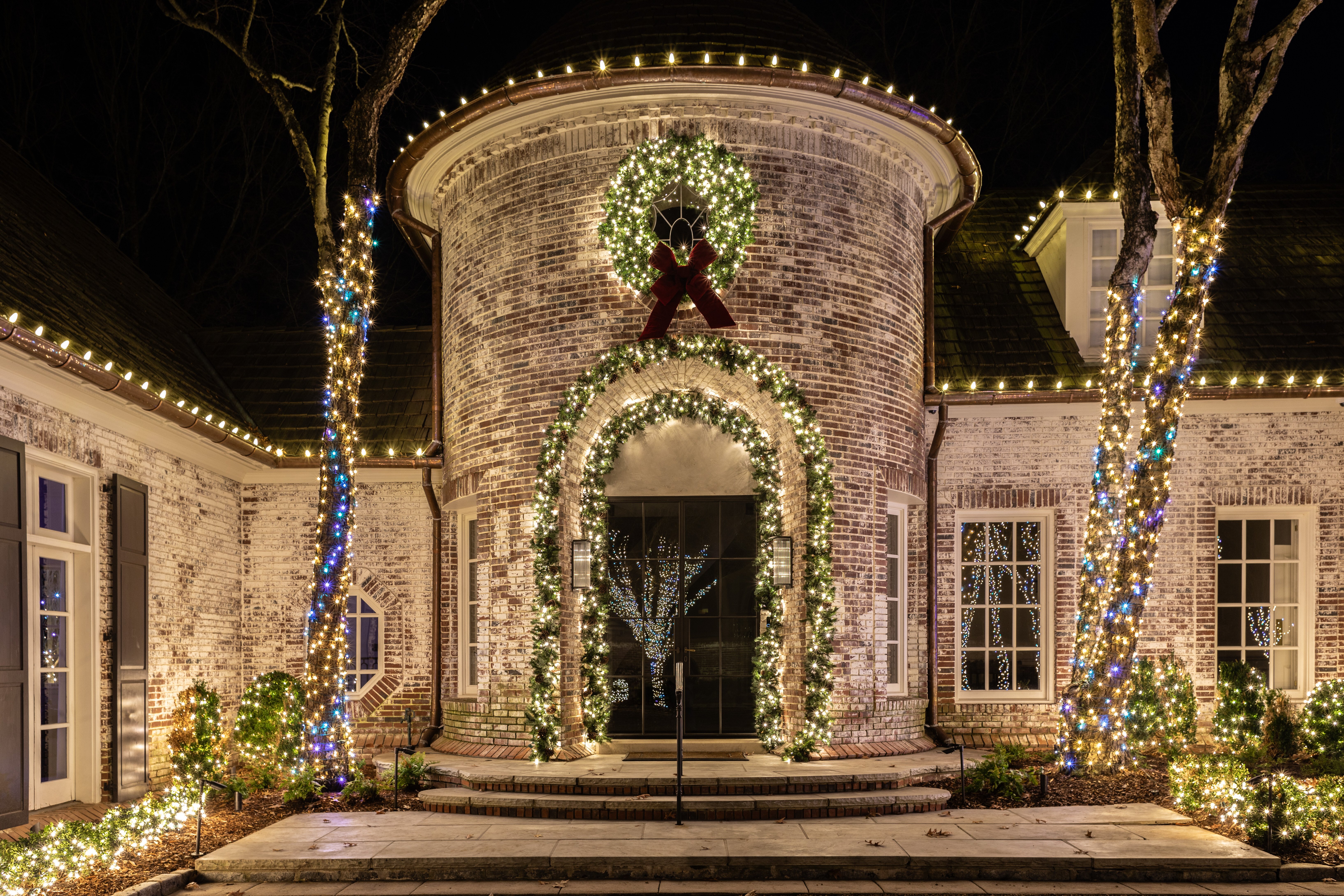 professional holiday lighting