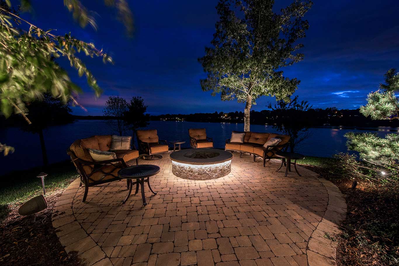 Make Your Home Feel Like a Resort with Outdoor Lighting