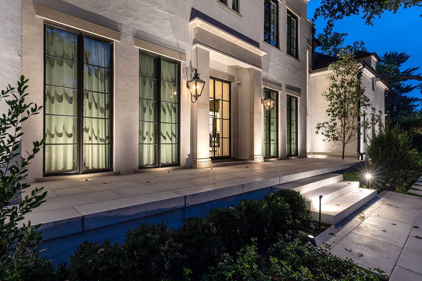 professional outdoor lighting